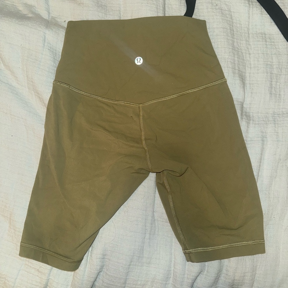 Green lululemon biker short 8” like new barely worn